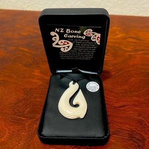 New Zealand Bone Carving Necklace 🇳🇿